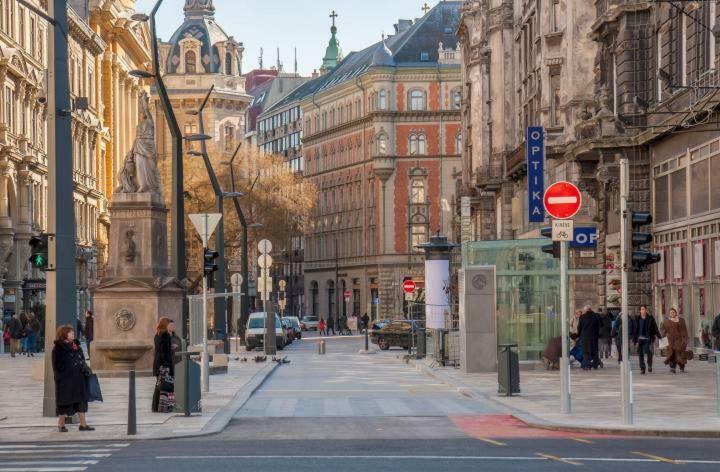 Prime Time Vaci Budapest Exteriör bild